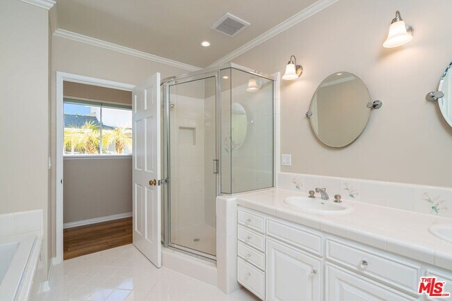 Building Photo - 14972 Camarosa Dr