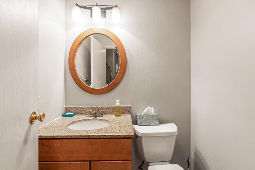 Building Photo - 100 Fellsview Ter