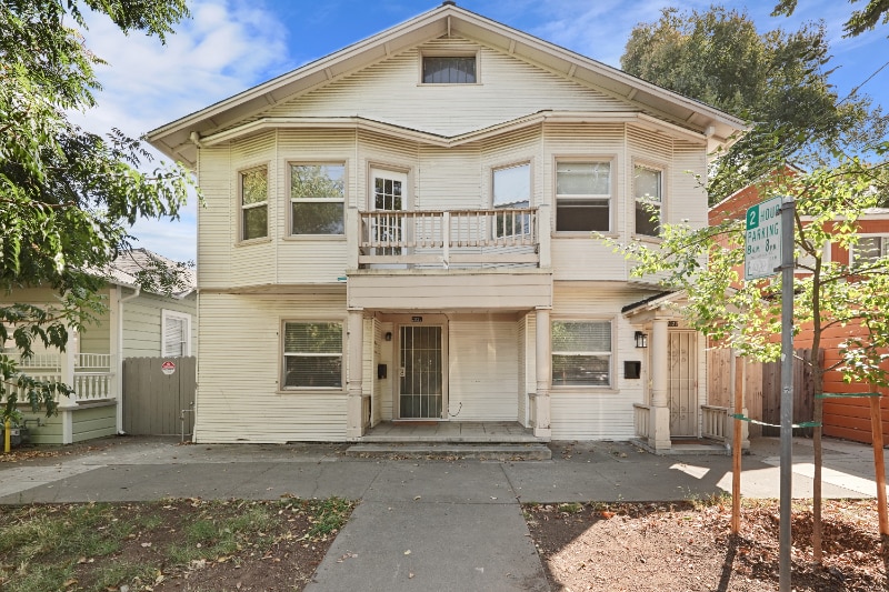 Building Photo - 2025 12th St