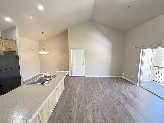 Building Photo - 426 W 200 N St