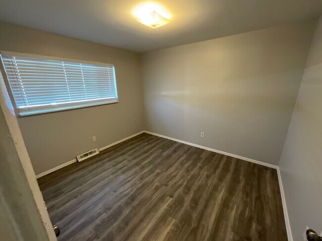 Building Photo - 3753-3763 W 89th Way