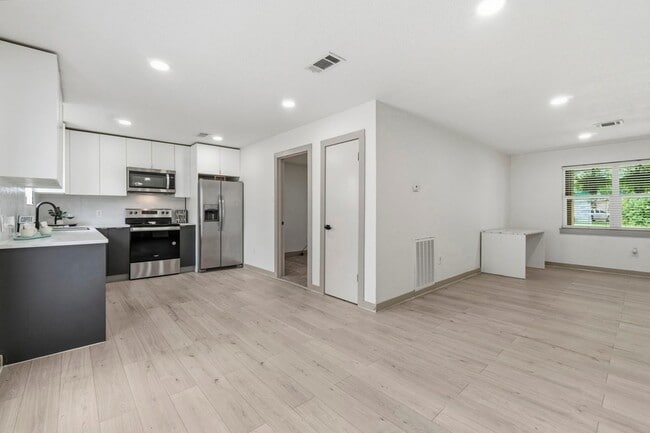 Building Photo - 14850 Coaltown Rd