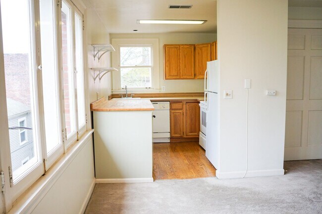 Building Photo - Spacious Nob Hill Historic Property with a...