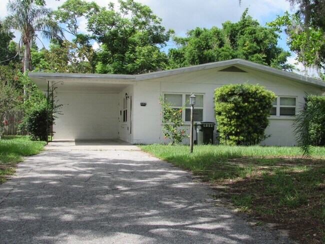 Building Photo - LOVELY 2 BEDROOM SINGLE FAMILY HOME IN CLE...