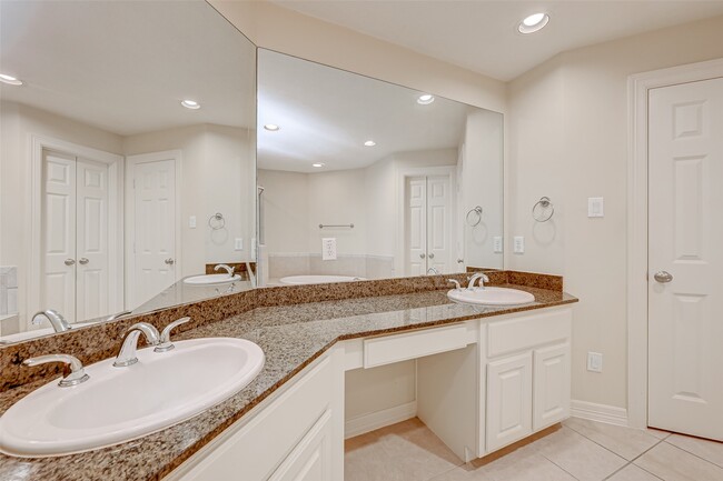 Building Photo - 13607 Brookbluff Ln