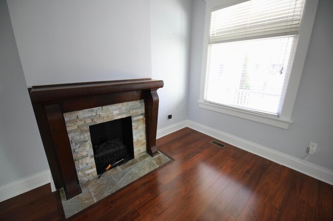 Building Photo - 310 E Beck St