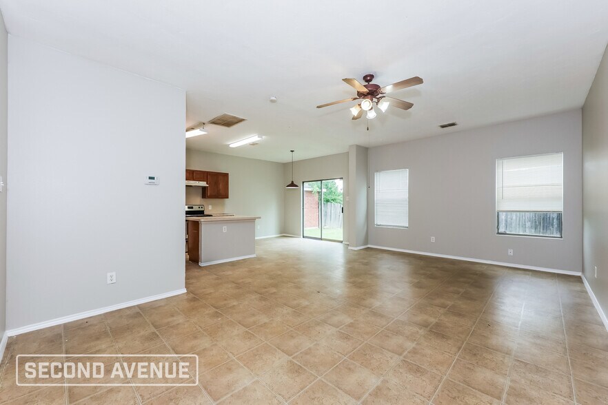 Building Photo - 6152 River Pointe Dr