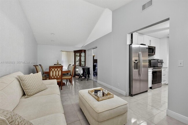 Building Photo - 100 Miramar Ave