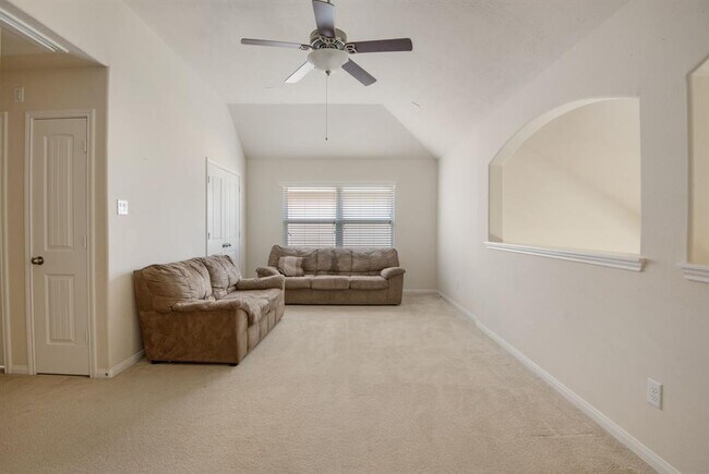 Building Photo - 24922 Clover Ranch Dr