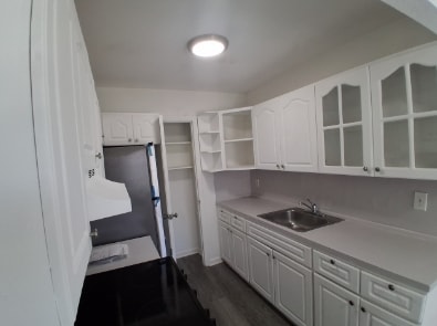 Building Photo - 405 SW 13th Pl