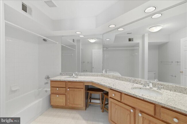 Building Photo - 1304 Garden Wall Cir