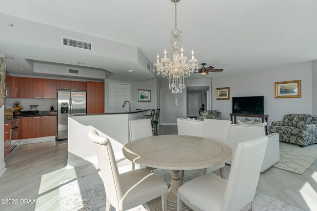 Building Photo - 241 Riverside Dr