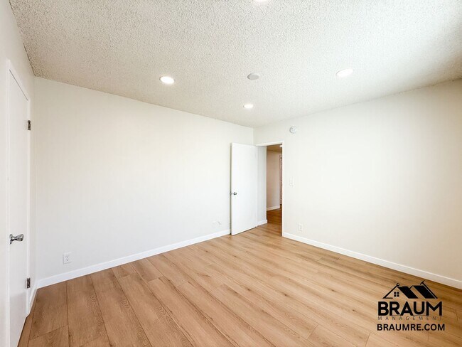 Building Photo - 13115 Oxnard St