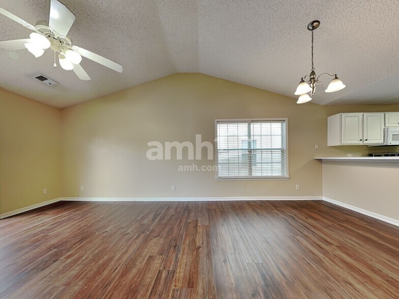 Building Photo - 5 Stemson Way