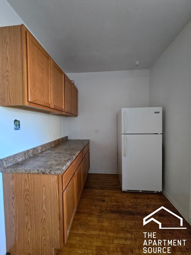 Building Photo - 1364 W Estes Ave