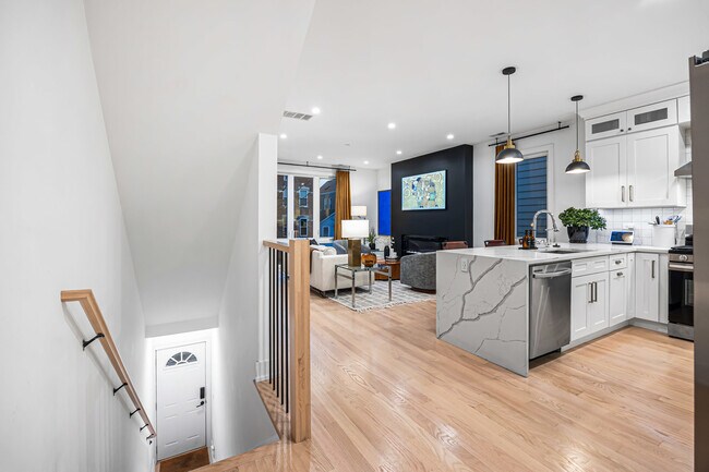 Building Photo - 1738 W 17th St