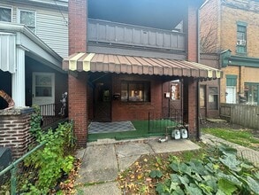 Building Photo - Sweet Single Story Swissvale Living!