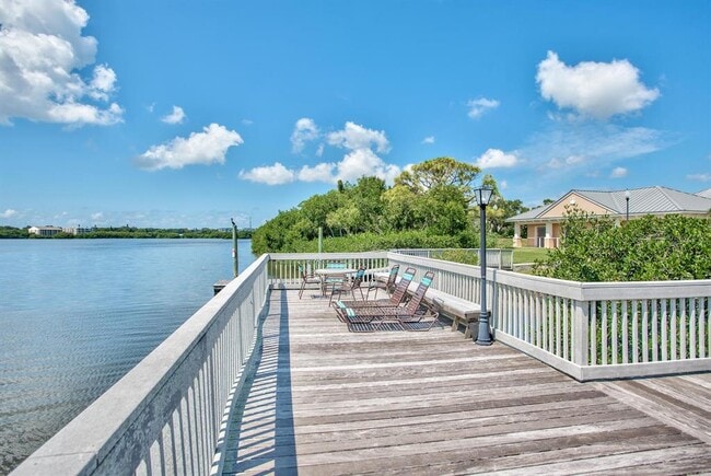 Building Photo - 7070 Key Haven Rd