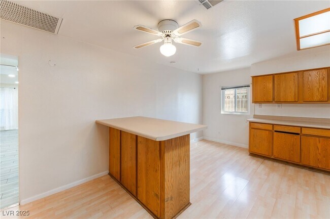 Building Photo - 2629 Hickey Ave