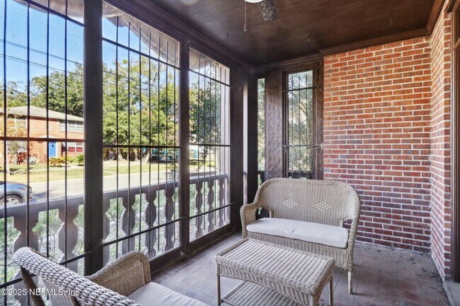 Building Photo - 2160 Forbes St