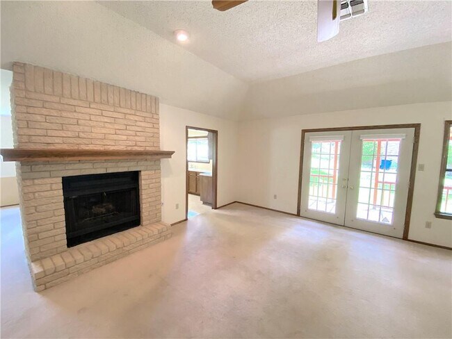 Building Photo - 6010 Salton Dr