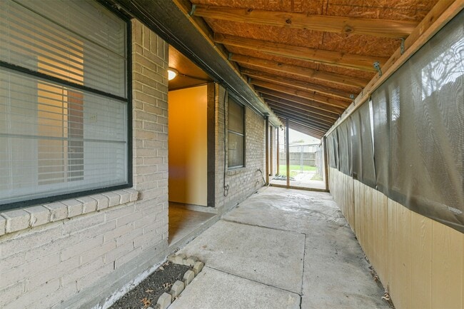 Building Photo - 4655 Orange Cir S