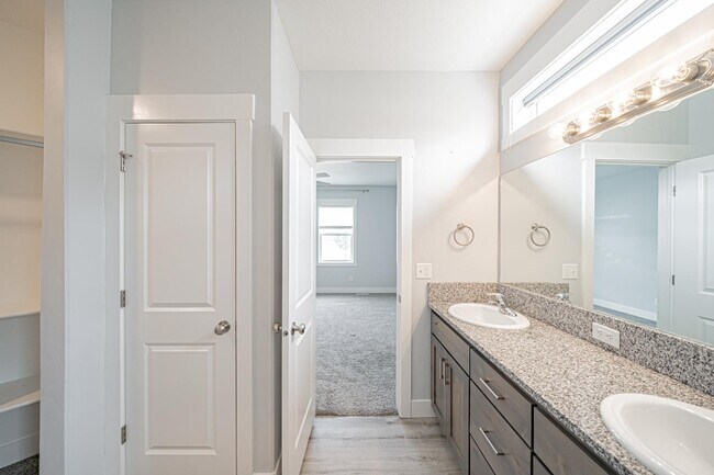 Building Photo - 2896 Blackwood