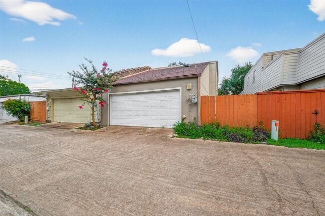Building Photo - 4404 Basswood Ln