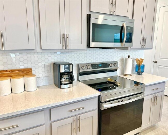 Building Photo - 742 Longboat Dr