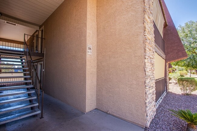 Building Photo - Gorgeous 1Bed/1Bath Condo located in The B...
