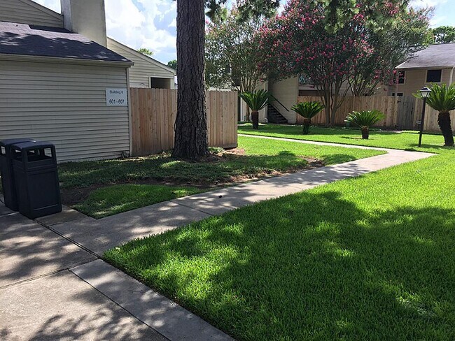 Building Photo - 6401 Deihl Rd