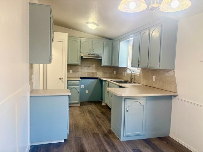 Building Photo - Three bedroom home in East Norman