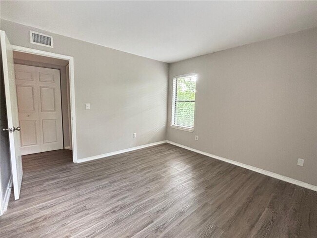 Building Photo - 1319 Old Hammond Chase