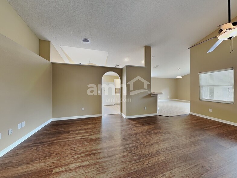 Building Photo - 1591 Crawford Dr