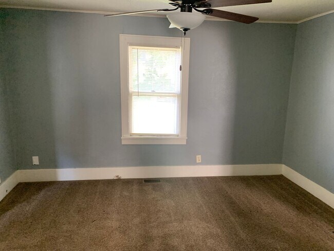 Building Photo - Single family home in Peoria Heights, 2 BR...
