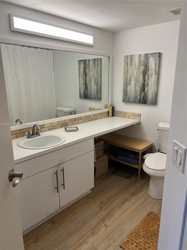 Building Photo - 460 S Park Rd