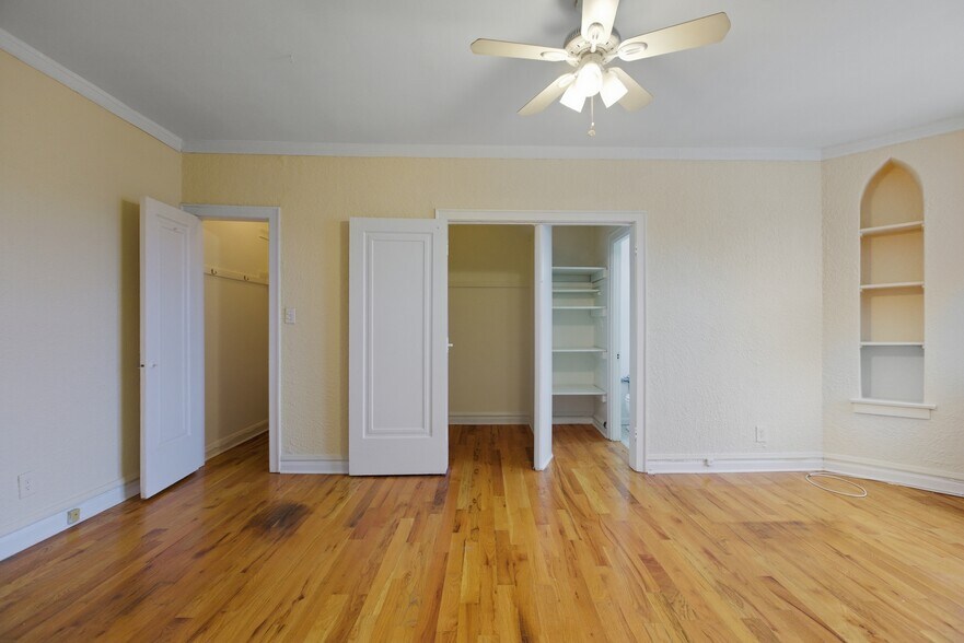 Building Photo - 4829 N Damen Ave