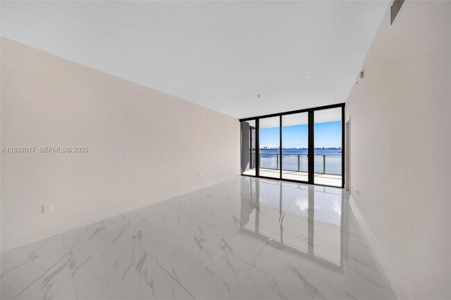 Building Photo - 700 NE 24th St