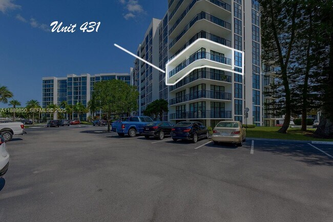 Building Photo - 1000 Parkview Dr