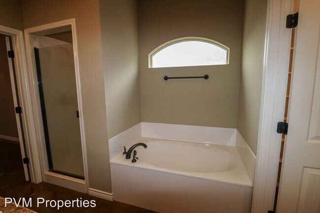 Building Photo - 3 br, 2 bath House - 3021 Silver Saddle