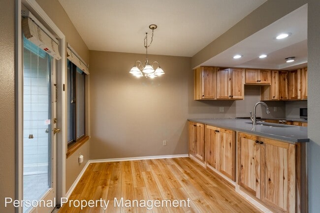 Building Photo - 2 br, 2.5 bath House - 7816 NE Loowit Loop...