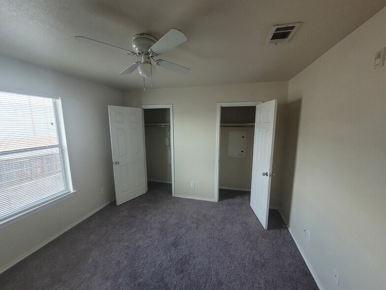 Building Photo - 10806 Mathom Landing
