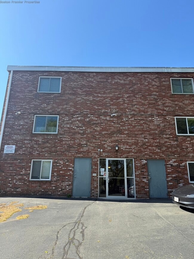 Building Photo - 220 Quincy Ave