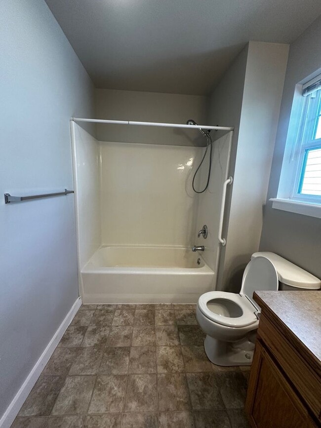 Building Photo - Beautiful 3 Bedroom Home- Centrally Locate...