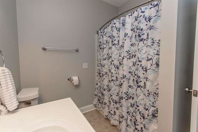 Building Photo - Cozy Home in Established Christiansburg Neighborhood