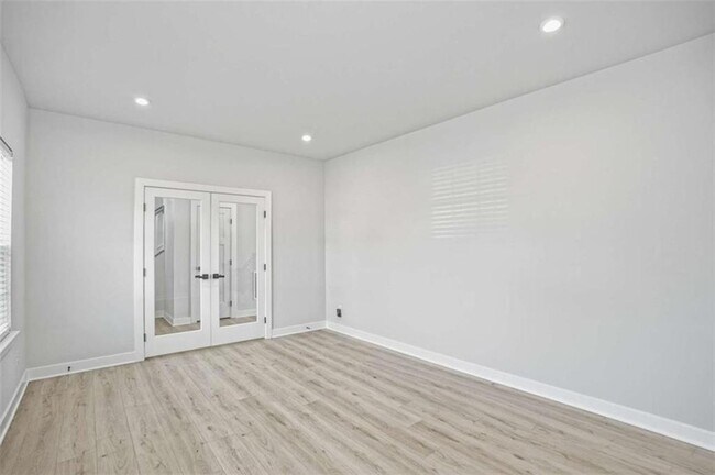 Building Photo - 305 Meuse Ln