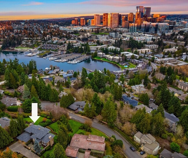 Building Photo - 9610 SE 7th St