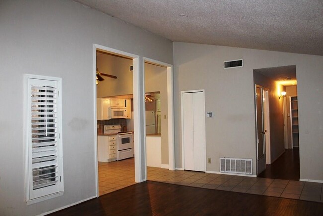 Building Photo - 2812 Lemmontree Ln
