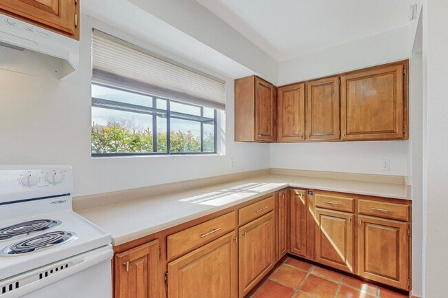 Building Photo - 876 Tramway Ln Ct NE