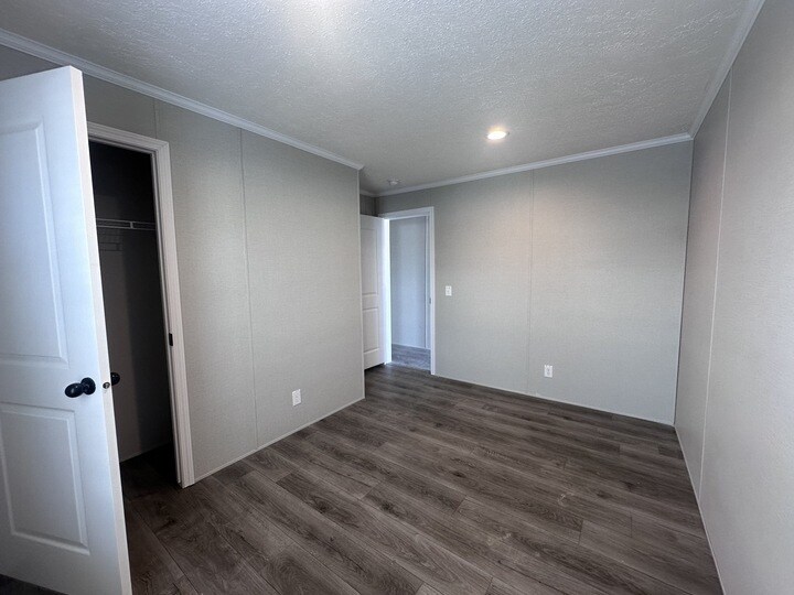 Building Photo - 29638 Danbury Ct